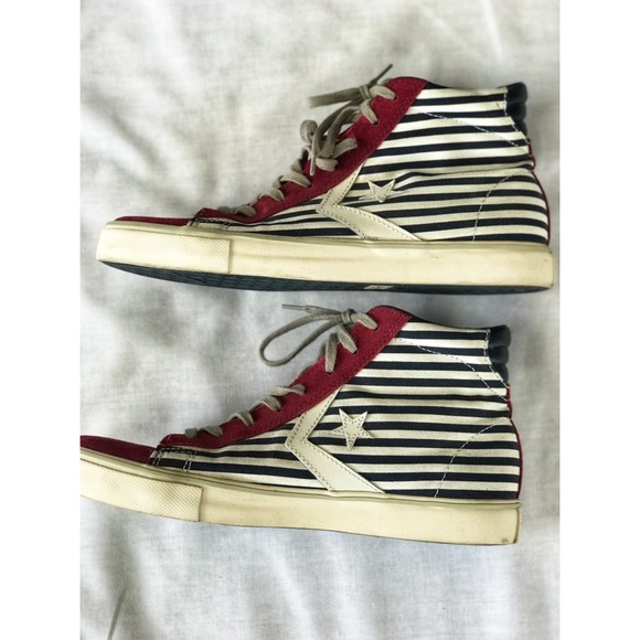 Converse Men’s size 8.5 - Picture 4 of 4